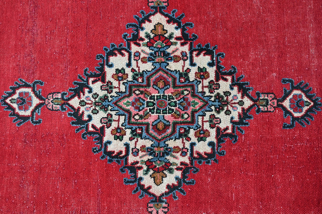 Large rug 6' 10" x 9' 7"