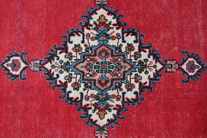 Large rug 6' 10" x 9' 7"