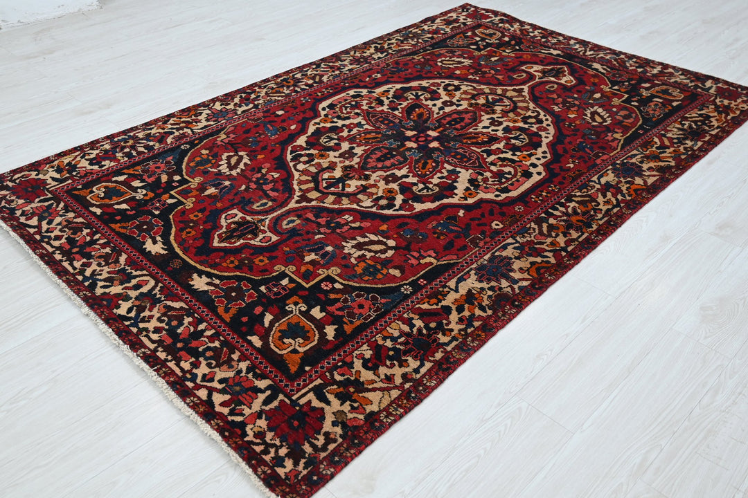 Medium rug 5' 0" x 8' 4"