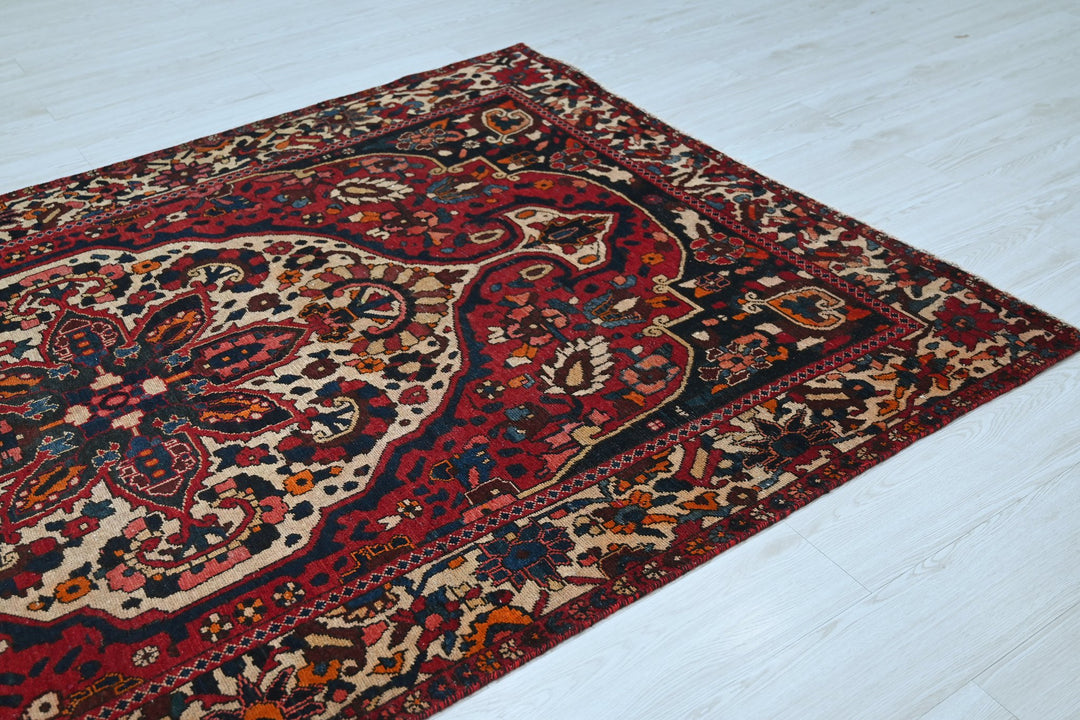 Medium rug 5' 0" x 8' 4"
