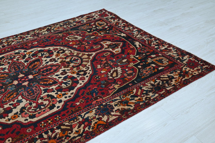 Medium rug 5' 0" x 8' 4"