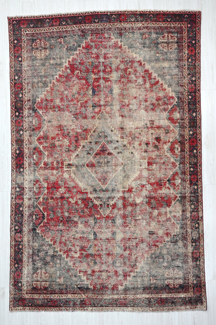 Medium rug 6' 4" x 9' 5"