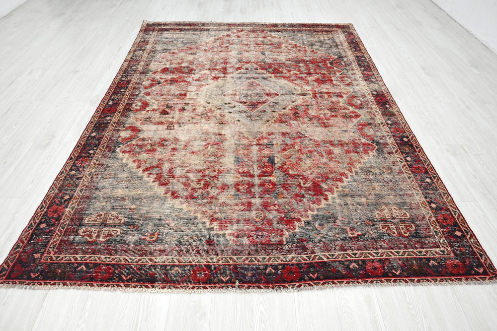 Medium rug 6' 4" x 9' 5"