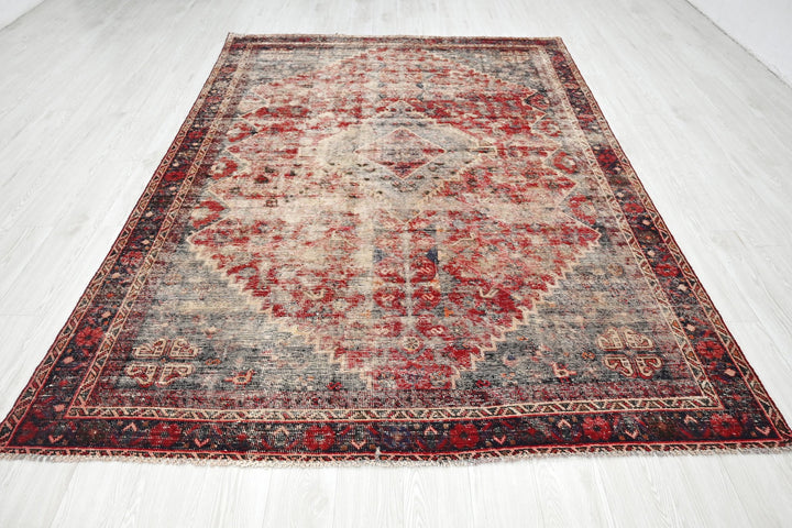 Medium rug 6' 4" x 9' 5"