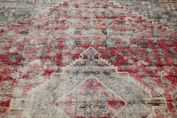 Medium rug 6' 4" x 9' 5"