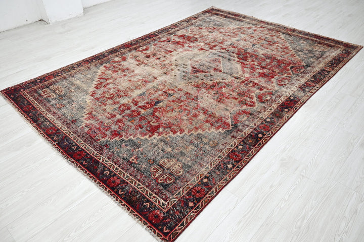 Medium rug 6' 4" x 9' 5"