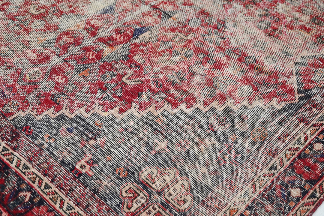 Medium rug 6' 4" x 9' 5"