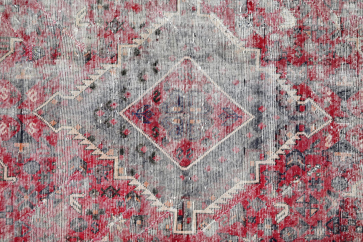 Medium rug 6' 4" x 9' 5"