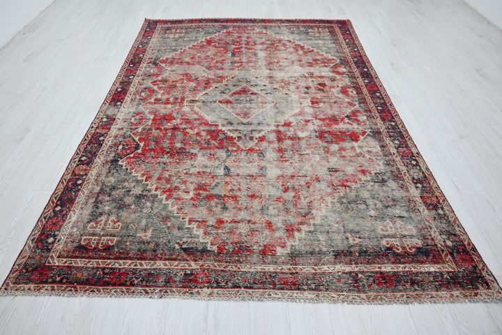 Medium rug 6' 4" x 9' 5"