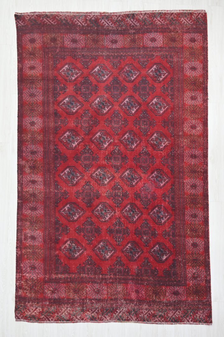 Medium rug 5' 9" x 9' 3"