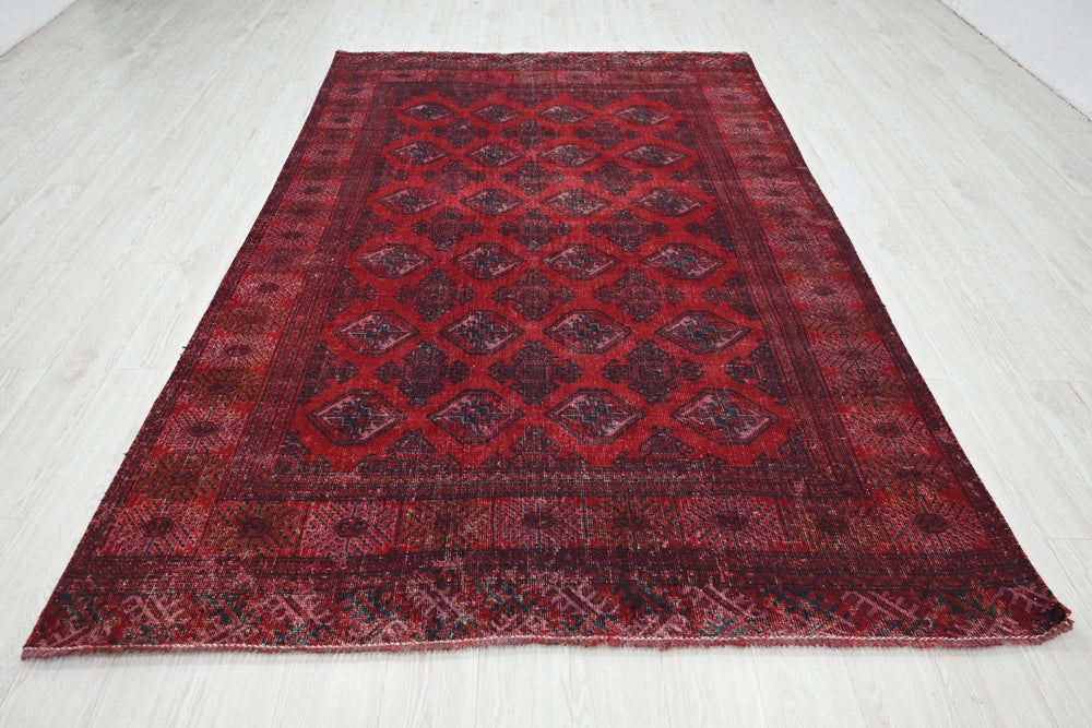 Medium rug 5' 9" x 9' 3"