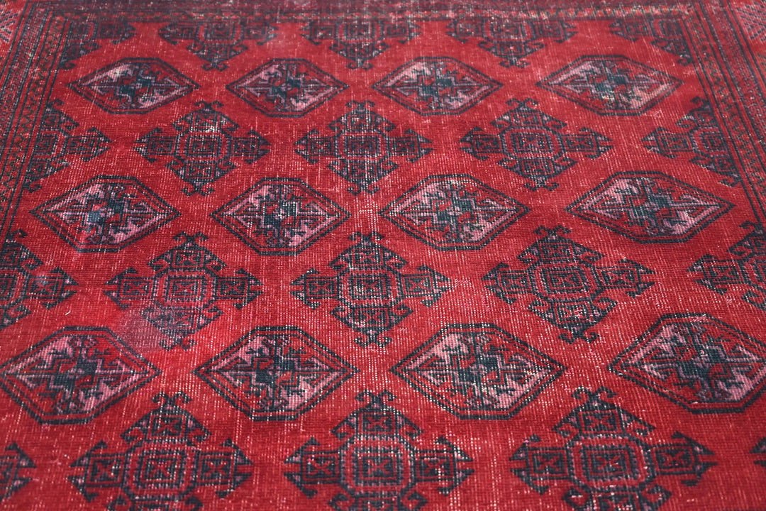 Medium rug 5' 9" x 9' 3"