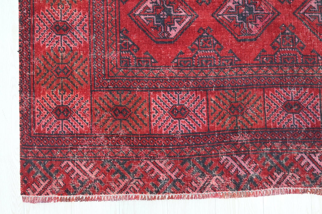 Medium rug 5' 9" x 9' 3"