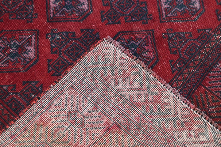 Medium rug 5' 9" x 9' 3"