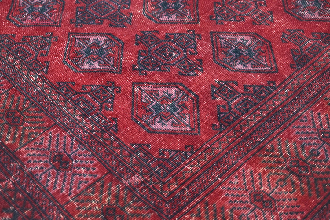 Medium rug 5' 9" x 9' 3"