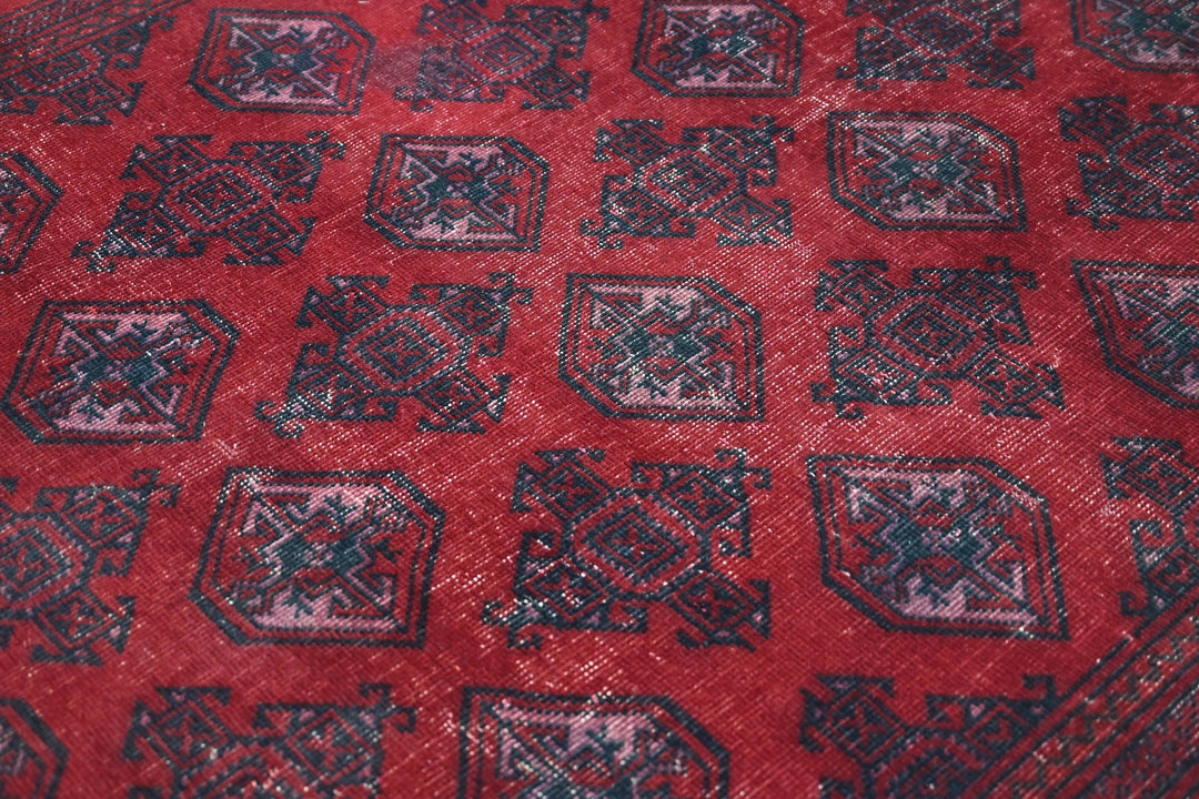 Medium rug 5' 9" x 9' 3"