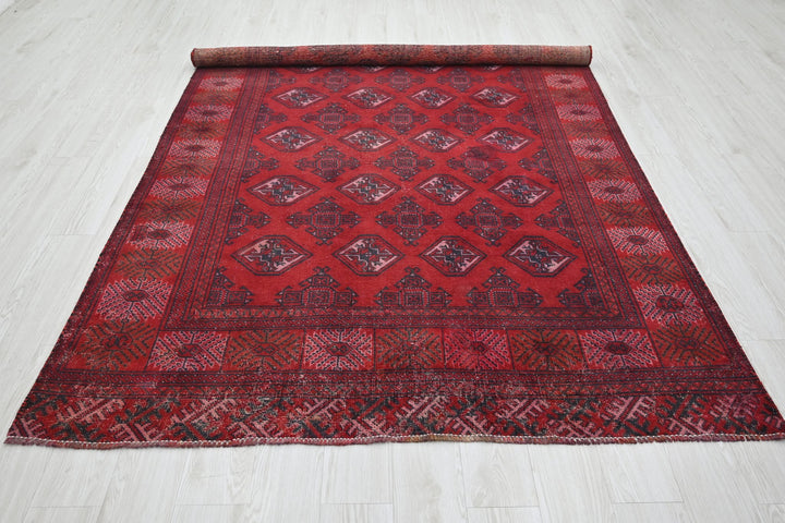 Medium rug 5' 9" x 9' 3"