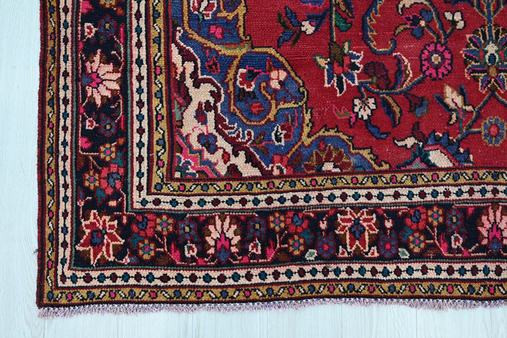 Large rug 6' 7" x 9' 7"