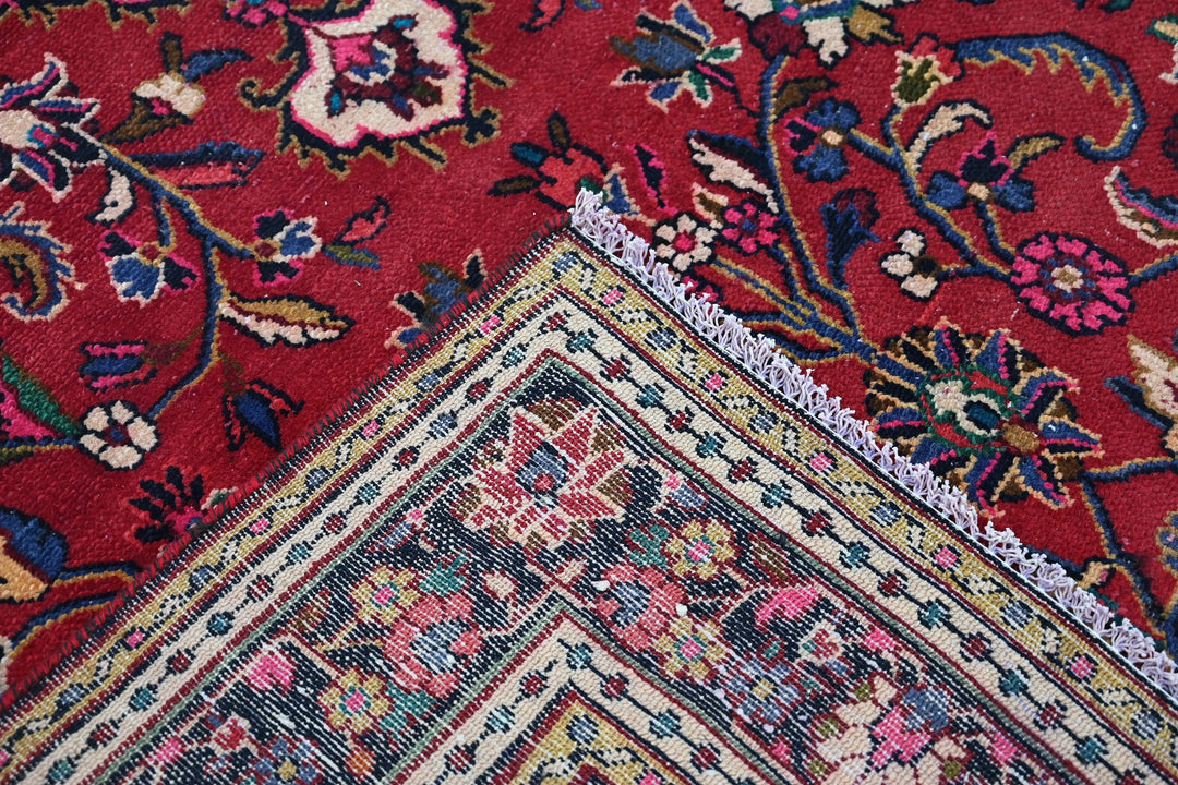 Large rug 6' 7" x 9' 7"