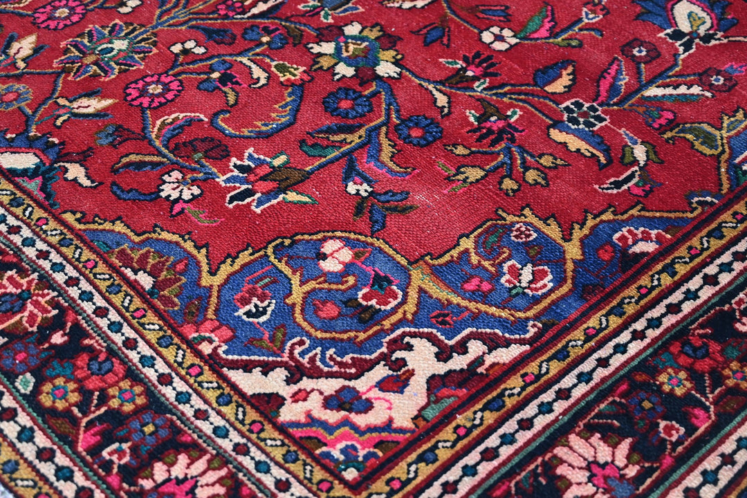 Large rug 6' 7" x 9' 7"