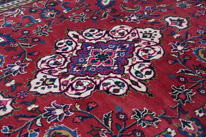 Large rug 6' 7" x 9' 7"