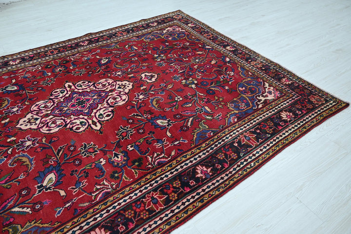 Large rug 6' 7" x 9' 7"