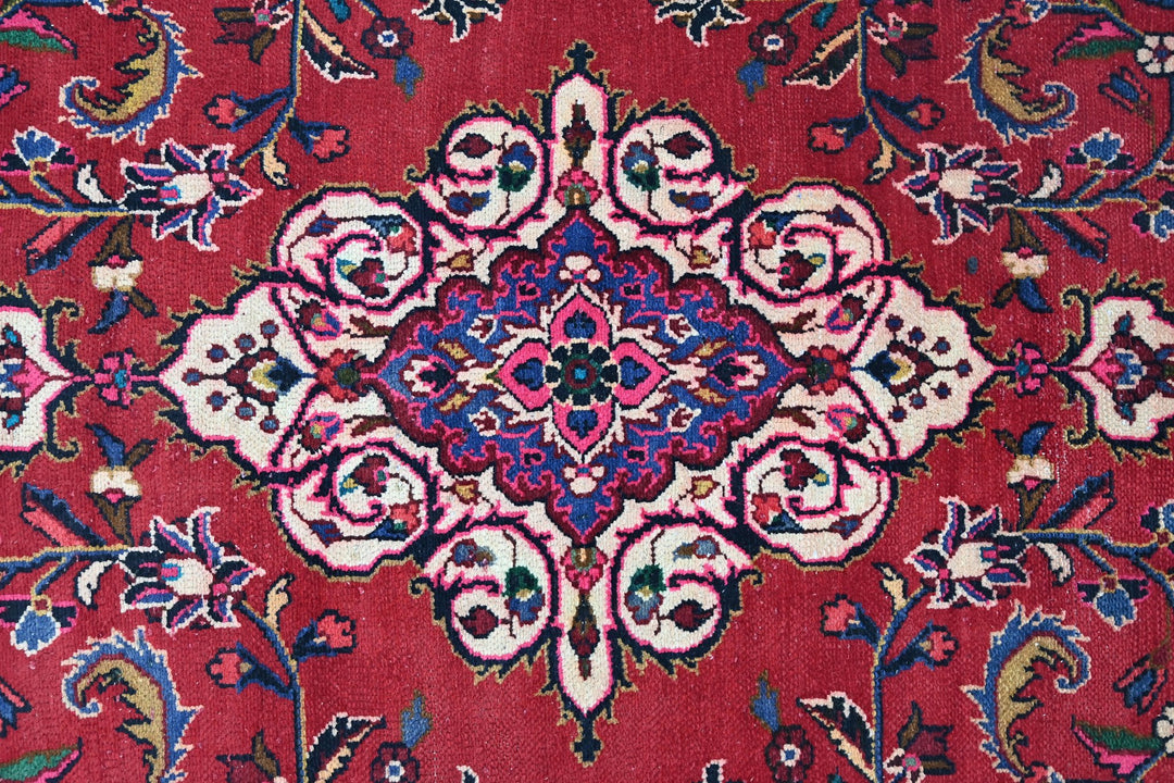 Large rug 6' 7" x 9' 7"