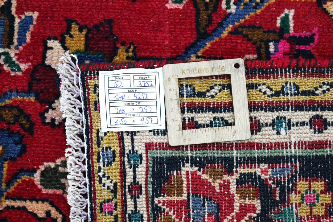 Large rug 6' 7" x 9' 7"