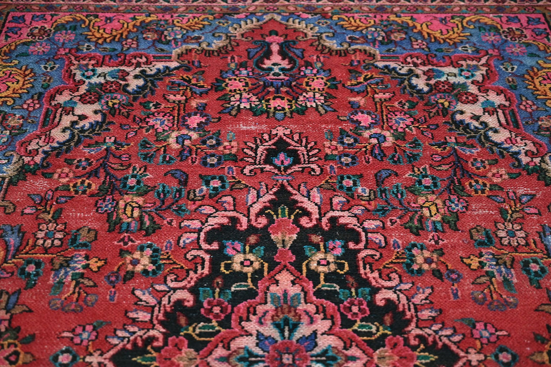 Large rug 6' 9" x 10' 5"