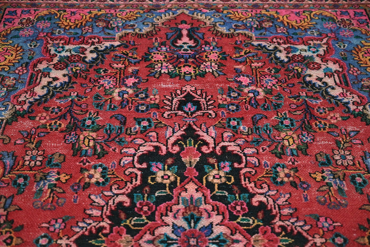 Large rug 6' 9" x 10' 5"