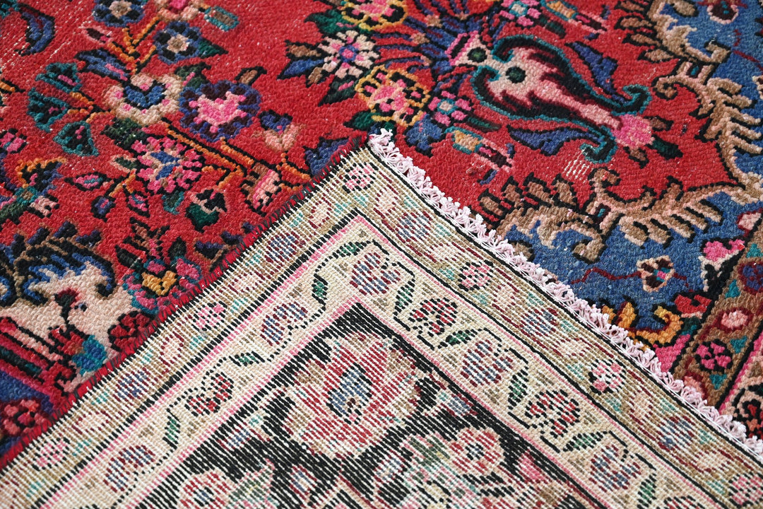 Large rug 6' 9" x 10' 5"