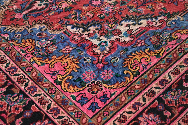 Large rug 6' 9" x 10' 5"