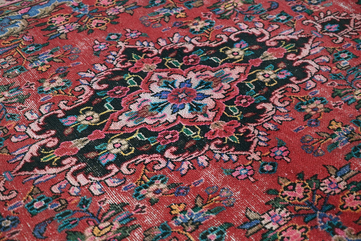 Large rug 6' 9" x 10' 5"