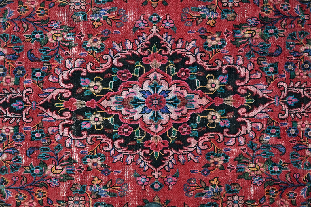 Large rug 6' 9" x 10' 5"