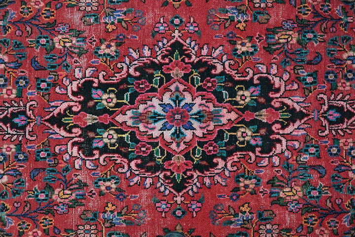 Large rug 6' 9" x 10' 5"
