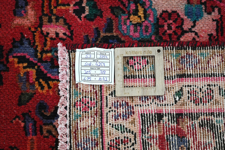 Large rug 6' 9" x 10' 5"