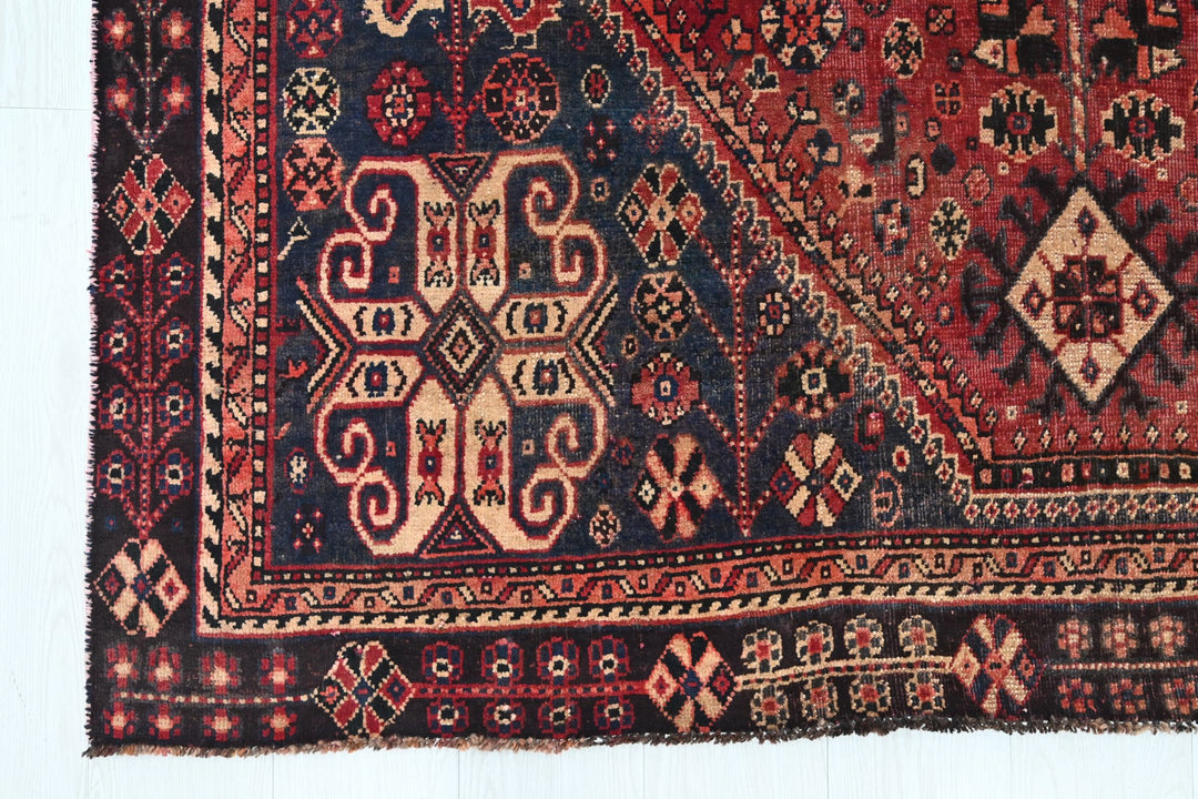 Medium rug 5' 9" x 7' 6"