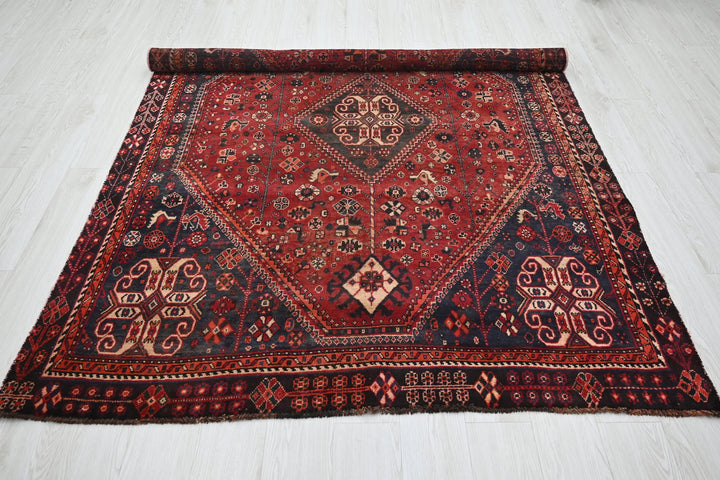 Medium rug 5' 9" x 7' 6"