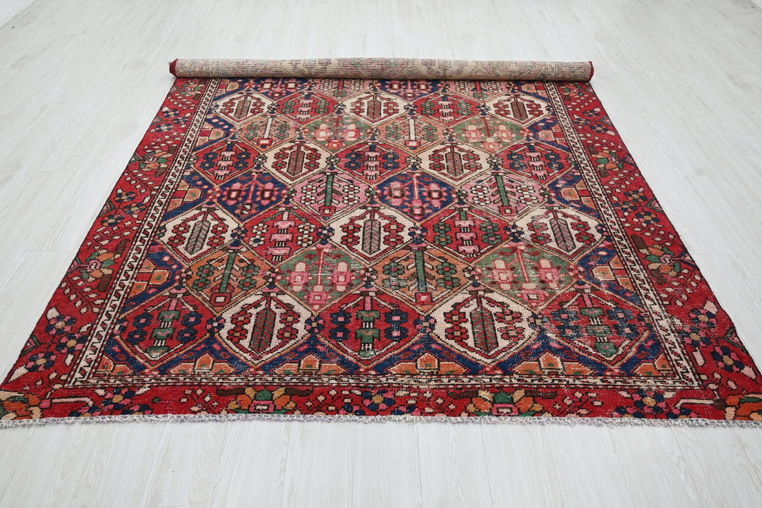 Medium rug 6' 5" x 9' 5"