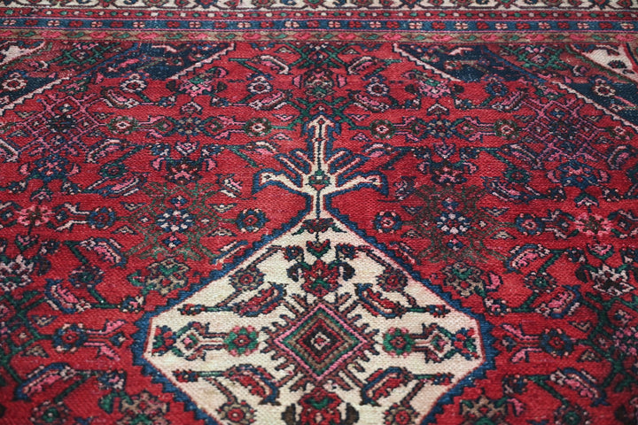 red Large rug 6' 8" x 9' 1"
