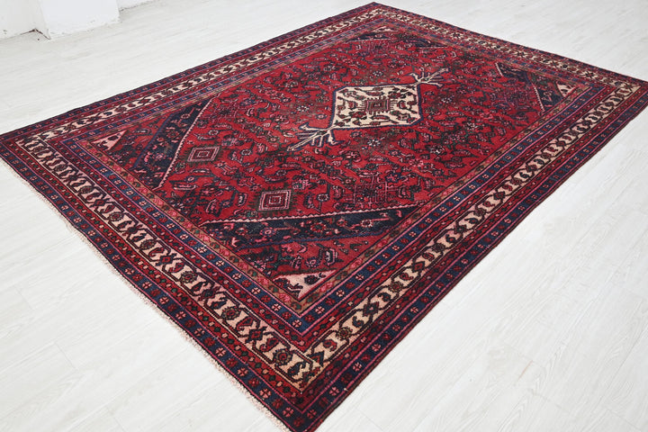 red Large rug 6' 8" x 9' 1"