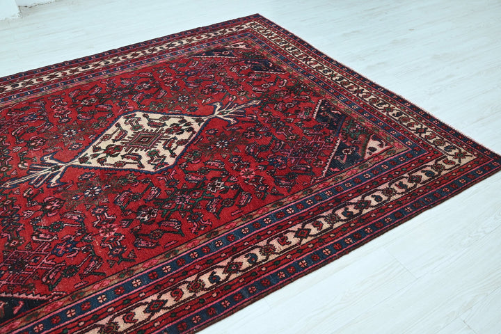 red Large rug 6' 8" x 9' 1"