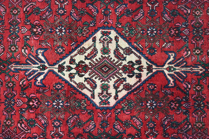 red Large rug 6' 8" x 9' 1"