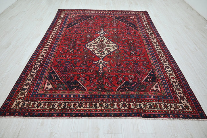 red Large rug 6' 8" x 9' 1"