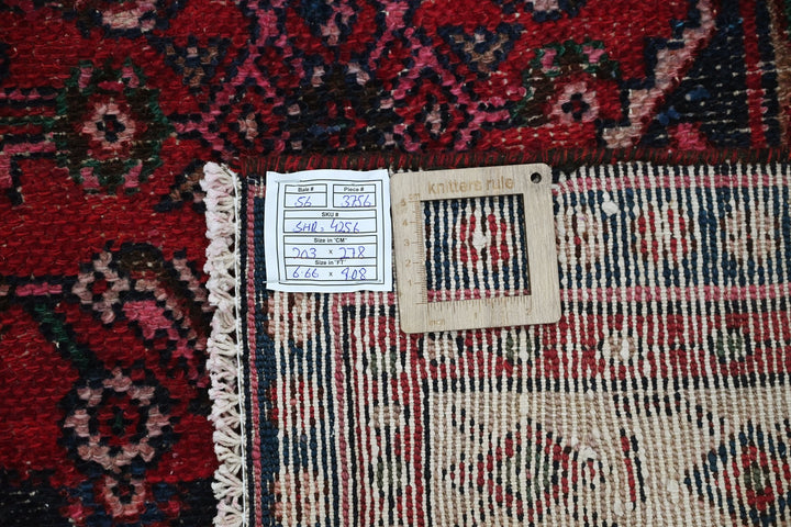 red Large rug 6' 8" x 9' 1"