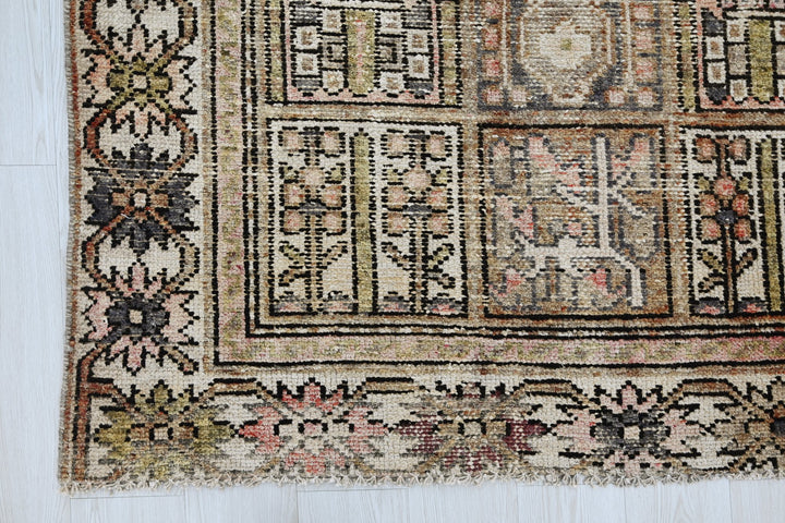brown Medium rug 6' 3" x 9' 2"