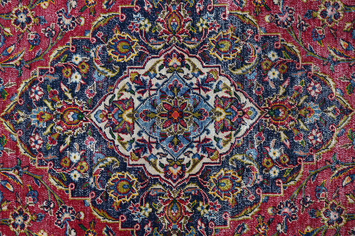red Large rug 6' 7" x 9' 10"