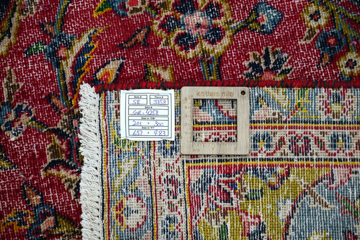 red Large rug 6' 7" x 9' 10"