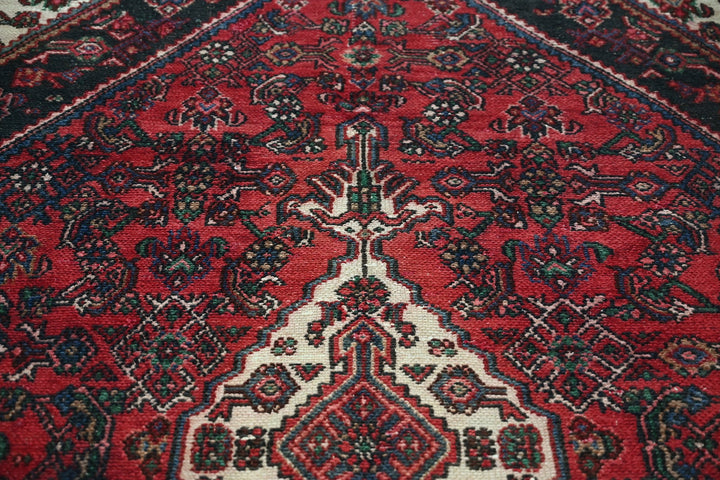 red Large rug 6' 11" x 9' 10"