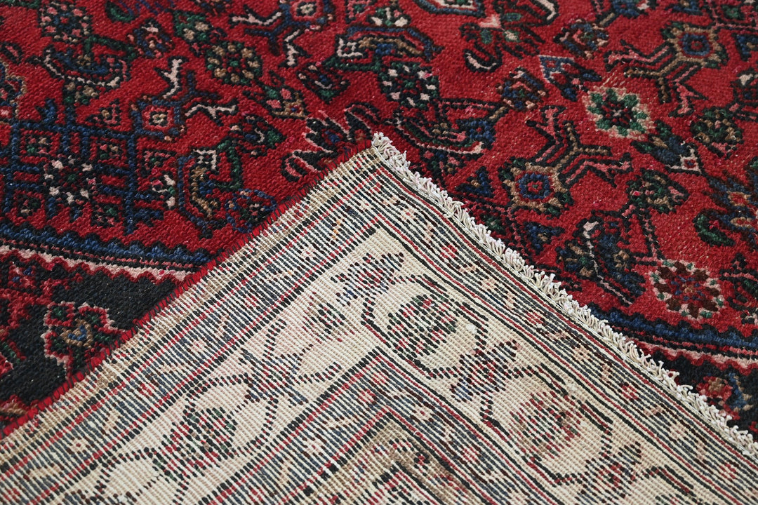 red Large rug 6' 11" x 9' 10"